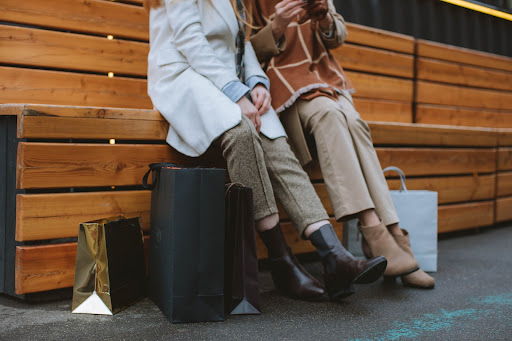 couple prepares for Christmas shopping